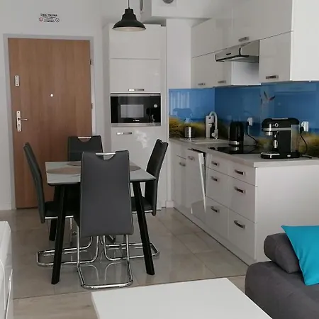 Mariela-kolobrzeg Z Garazem Apartment *
