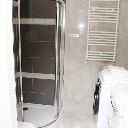 Mariela-kolobrzeg Z Garazem Apartment