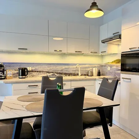 Al-dom Mariela-kolobrzeg Z Garazem , 600 M Do Morza Колобжег