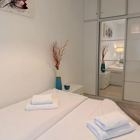 Al-dom Mariela-kolobrzeg Z Garazem , 600 M Do Morza Апартаменты *