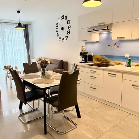 Al-dom Mariela-kołobrzeg Z Garażem , 600 M Do Morza Apartament